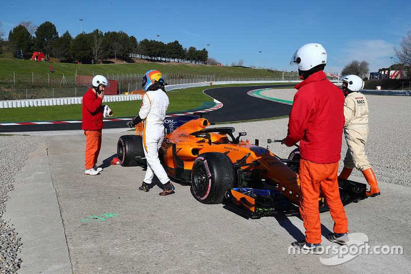 Fernando Alonso, McLaren MCL33 berhenti di pinggir trek