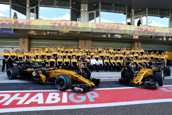 Carlos Sainz Jr., Renault Sport F1 Team and Nico Hulkenberg, Renault Sport F1 Team at the Renault Te