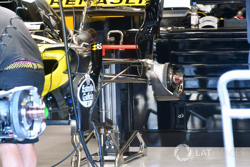 Renault Sport F1 Team R.S. 18 rear wheel hub