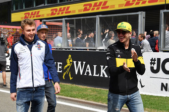 Sergey Sirotkin, Williams Racing ve Nico Hulkenberg, Renault Sport F1 Team pilotlar geçit töreni