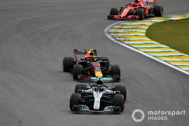 Valtteri Bottas, Mercedes-AMG F1 W09 leads Max Verstappen, Red Bull Racing RB14 