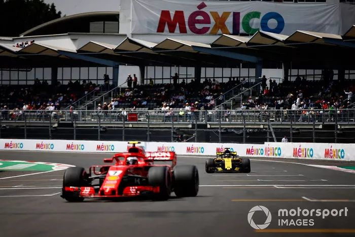 Kimi Raikkonen, Ferrari SF71H, y Nico Hulkenberg, Renault Sport F1 Team R.S. 18