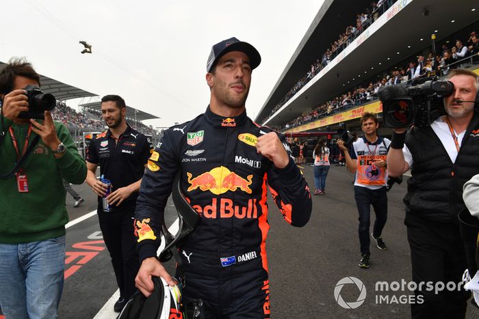 Ganador de la pole Daniel Ricciardo, Red Bull Racing celebra en Parc Ferme 