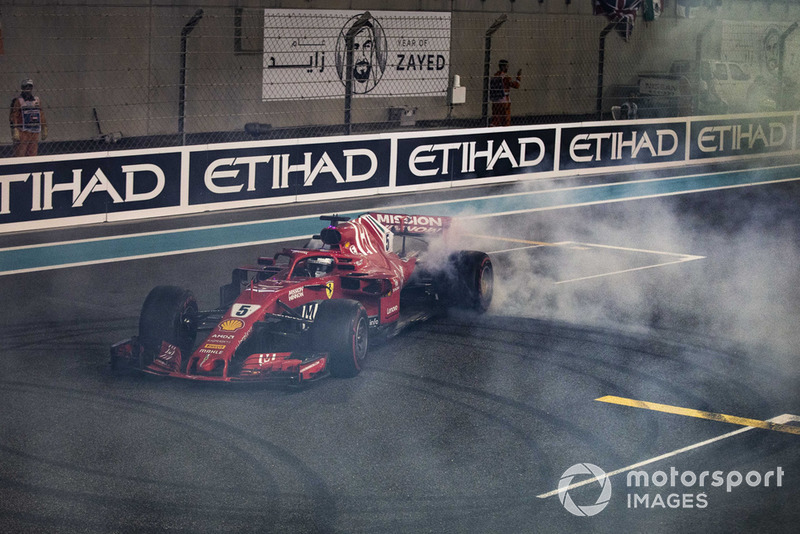 Sebastian Vettel, Ferrari SF71H donas al final de la carrera