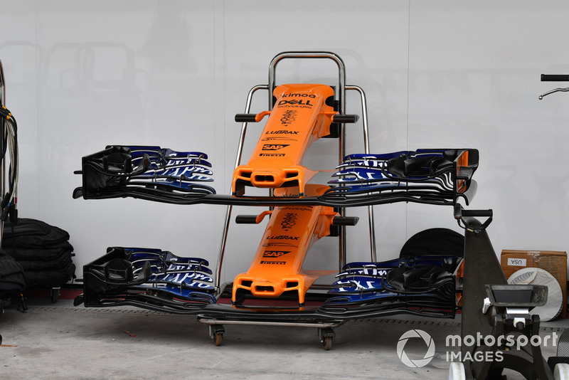 McLaren MCL33 nose and front wings