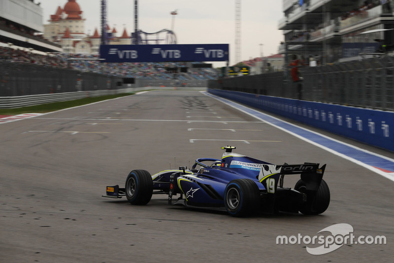 Pénalité, crevaison, abandon : c'est ainsi que se sont achevés la course et les espoirs de titre de Lando Norris