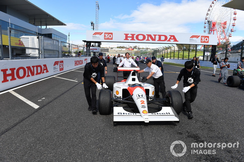 McLaren Honda MP4-7A lors des Legends F1 30th Anniversary Lap Demonstration