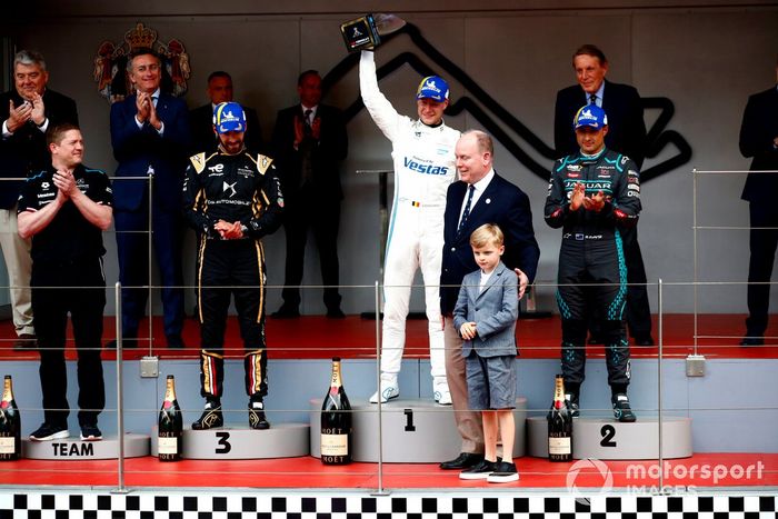 El ganador Stoffel Vandoorne, Mercedes-Benz EQ, Príncipe Alberto II de Mónaco