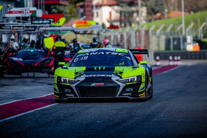 #46 Team WRT Audi R8 LMS evo II GT3: Nico Müller, Frédéric Vervisch, Valentino Rossi