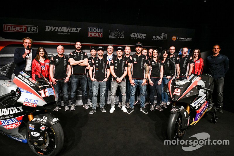 Marcel Schrotter, Intact GP, Thomas Luthi, Intact GP, Jesko Raffin, Intact GP mit den Teammitgliedern