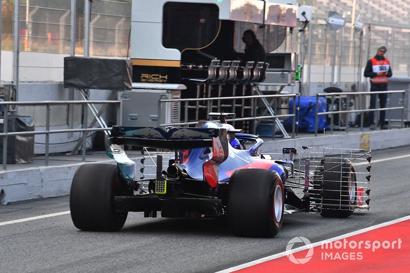 Alex Albon, Scuderia Toro Rosso STR14, con sensori aerodinamici