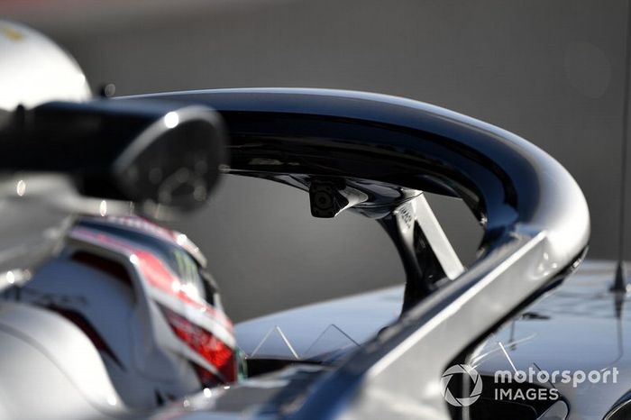 Lewis Hamilton, Mercedes-AMG F1 W10 EQ Power+, con una cámara en el Halo
