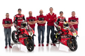 Chaz Davies, Aruba.it Racing-Ducati SBK Team, Alvaro Bautista, Aruba.it Racing-Ducati SBK Team con i membri del team