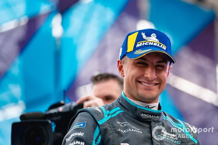 Podio: ganador de la carrera Mitch Evans, Jaguar Racing