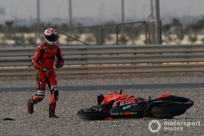 Caída de Iker Lecuona, KTM Tech3