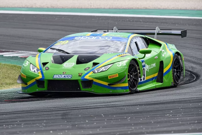 #29 VSR Vincenzo Sospiri Racing, Lamborghini Huracán GT3 Evo: Simone Iacone, Sascha Tempesta