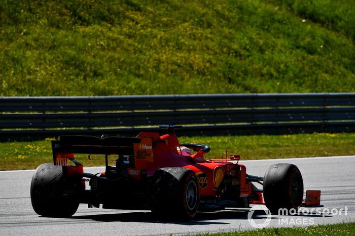 Sebastian Vettel, Ferrari SF90, torna lentamente ai box, dopo un'escursione fuori pista