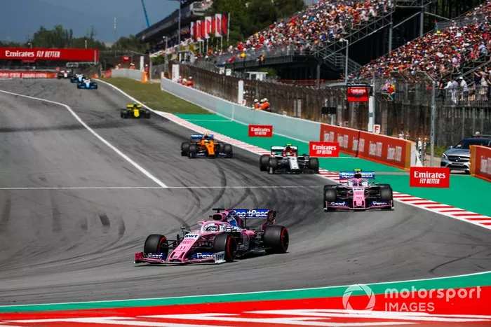Sergio Pérez, Racing Point RP19, lidera Lance Stroll, Racing Point RP19, Antonio Giovinazzi, Alfa Romeo Racing C38, y Lando Norris, McLaren MCL34
