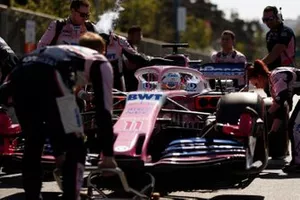Sergio Perez, Racing Point RP19, komt aan op de grid