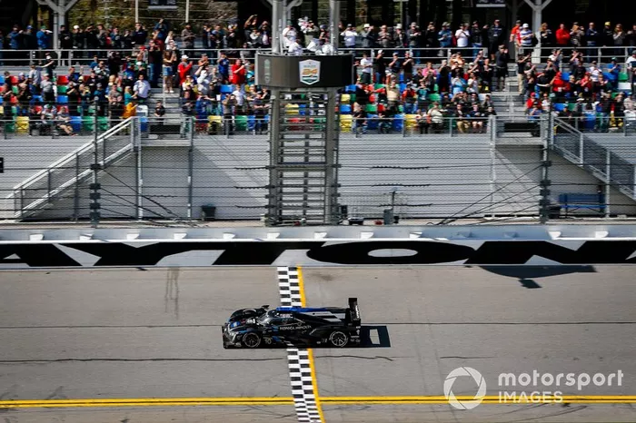 #10 Wayne Taylor Racing Cadillac DPi-V.R. Cadillac DPi, DPi: Renger Van Der Zande, Ryan Briscoe, Scott Dixon, Kamui Kobayashi takes the checkered flag