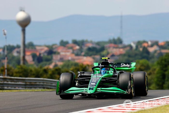 Zhou Guanyu, Stake F1 Team Kick Sauber C44