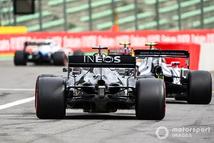 Lando Norris, McLaren MCL35, Pierre Gasly, AlphaTauri AT01, Lewis Hamilton, Mercedes F1 W11