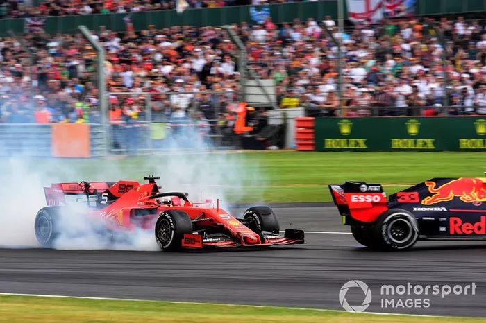 Sebastian Vettel, Ferrari SF90 choca pordetrás con Max Verstappen, Red Bull Racing RB15 