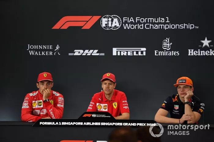 Leclerc e Vettel, ao lado de Verstappen