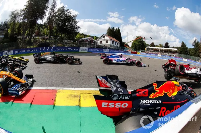 Max Verstappen, Red Bull Racing RB15, makes contact with Kimi Raikkonen, Alfa Romeo Racing C38 at the start. Sergio Perez, Racing Point RP19 and 20 follow
