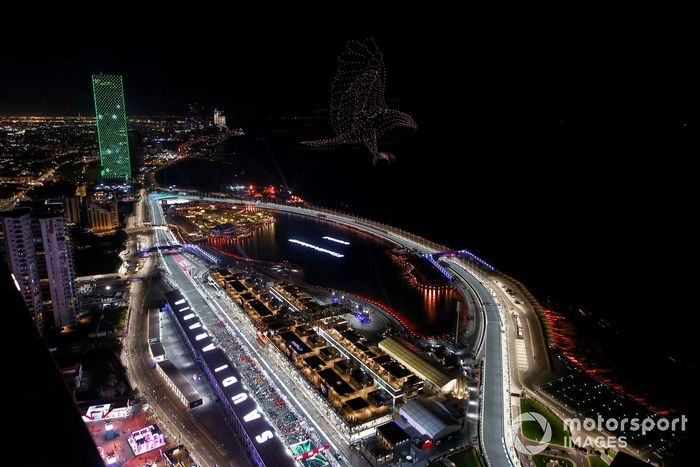 La ajetreada parrilla previa a la carrera desde arriba