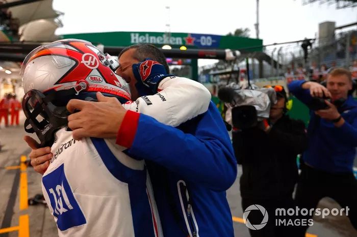 Pole man Kevin Magnussen, Haas F1 Team, celebrates with Guenther Steiner, Team Principal, Haas F1