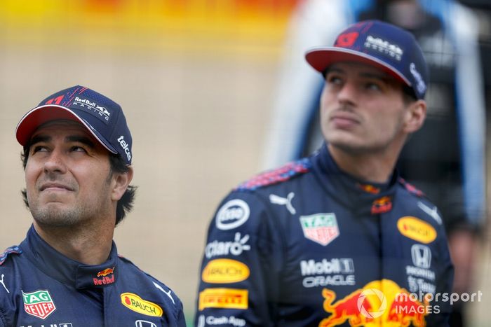 Sergio Pérez, Red Bull Racing y Max Verstappen, Red Bull Racing antes de la presentación del coche de Fórmula 1 de 2022