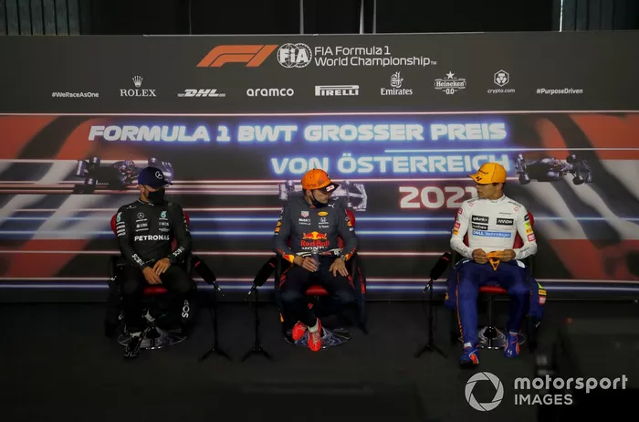 Valtteri Bottas, Mercedes,Max Verstappen, Red Bull Racing y Lando Norris, McLaren, en la conferencia de prensa