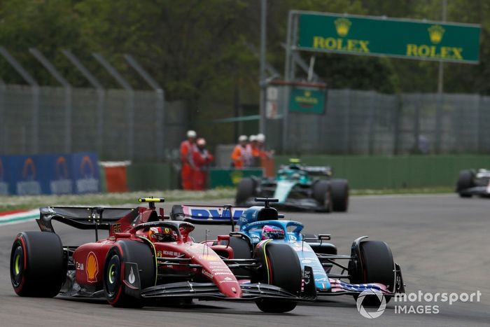 Carlos Sainz Jr., Ferrari F1-75, Fernando Alonso, Alpine A522