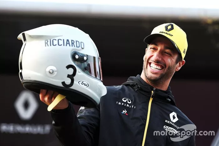 Daniel Ricciardo, Renault F1 Team, y su casco para el GP de China