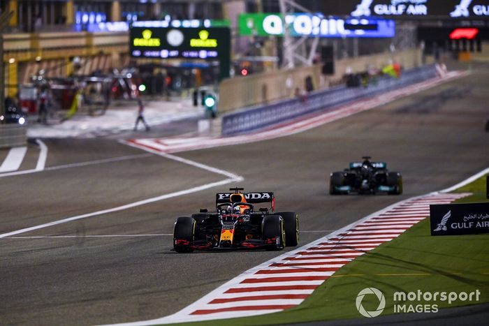 Max Verstappen, Red Bull Racing RB16B, Lewis Hamilton, Mercedes W12