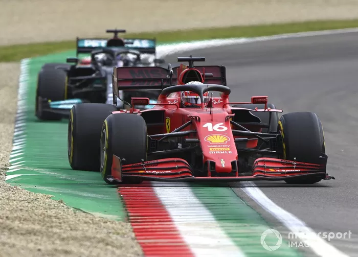 Charles Leclerc, Ferrari SF21, Lewis Hamilton, Mercedes W12