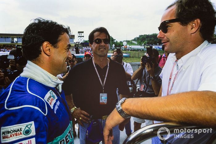 Jean Alesi habla con el actor Sylvester Stallone y Gerhard Berger