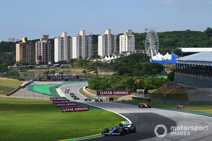 Esteban Ocon, Alpine A523, Oscar Piastri, McLaren MCL60