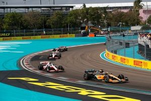 Daniel Ricciardo, McLaren MCL36, Mick Schumacher, Haas VF-22, Kevin Magnussen, Haas VF-22, Zhou Guanyu, Alfa Romeo C42