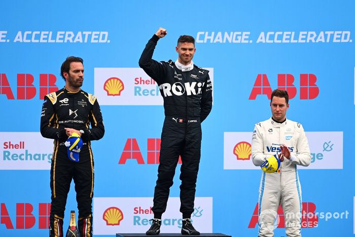 Podio: segundo lugar Jean-Eric Vergne, DS Techeetah, ganador  Edoardo Mortara, Venturi Racing, tercer lugar Stoffel Vandoorne, Mercedes-Benz EQ