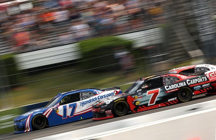 Kyle Larson, Hendrick Motorsports Chevrolet; Justin Allgaier, JR Motorsports Chevrolet