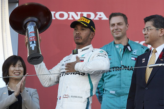 Льюіс Хемілтон, Mercedes AMG F1, святкує перемогу
