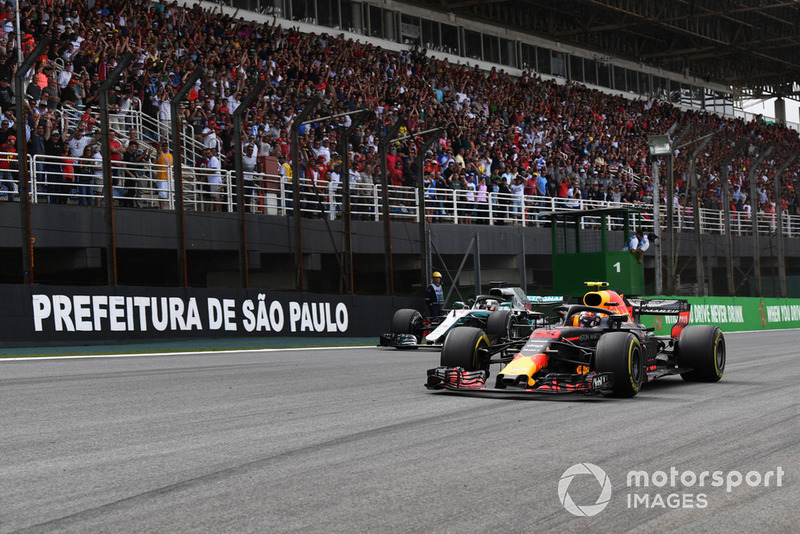 Max Verstappen, Red Bull Racing RB14 ve Lewis Hamilton, Mercedes-AMG F1 W09