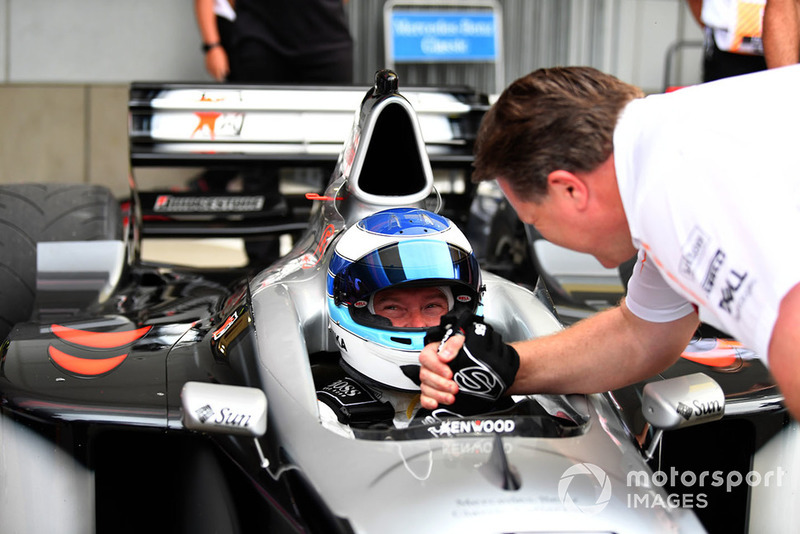 Mika Hakkinen, McLaren MP4-13