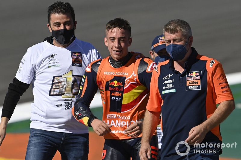 El ganador de la carrera y campeón del mundo Pedro Acosta, Red Bull KTM Ajo