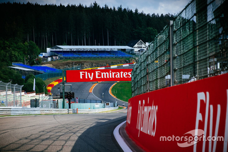 Поворот Eau rouge на треку Спа-Франкоршап