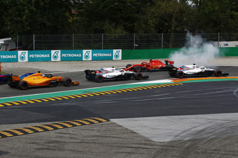 Sebastian Vettel, Ferrari SF71H spins after contact with Lewis Hamilton, Mercedes AMG F1 W09 on lap one