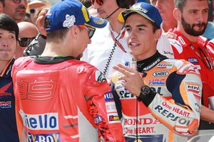 Ganador de la pole Marc Marquez, Repsol Honda Team, tercero Jorge Lorenzo, Ducati Team