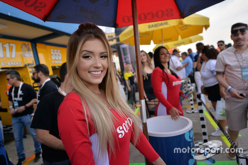 Grid girl da Corrida do Milhão